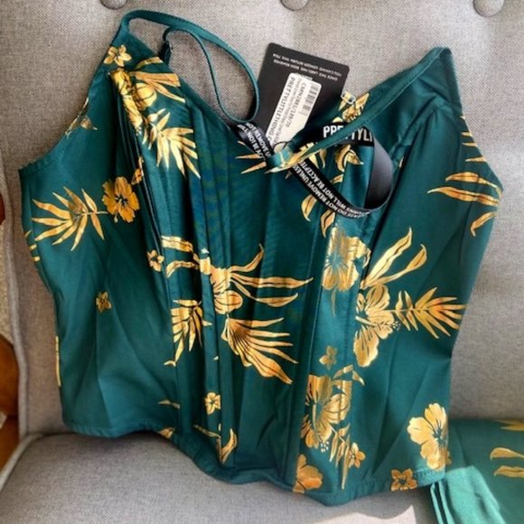 Pretty little thing Corset and Trousers - Picture 2 of 3